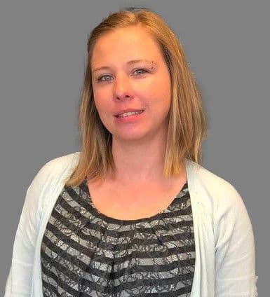 Kim Hewlett Headshot